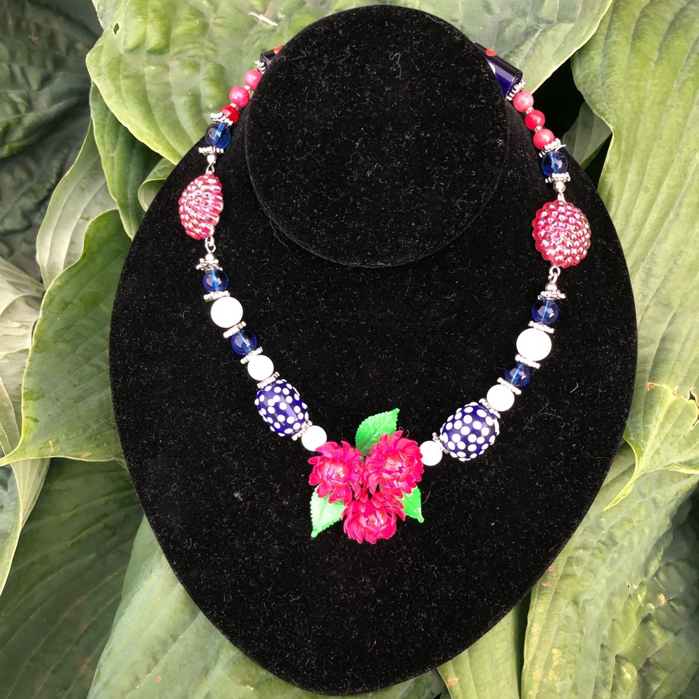 “Flamingo” 🦩🦩 Hand crafted necklace from vintage beads